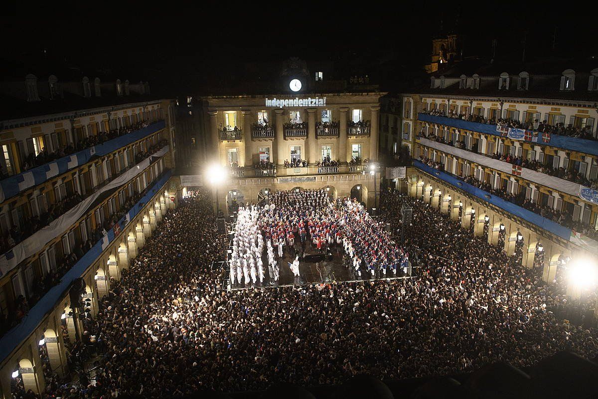 Donostiako Plaza Berria, gauerdian. GORKA RUBIO / FOKU