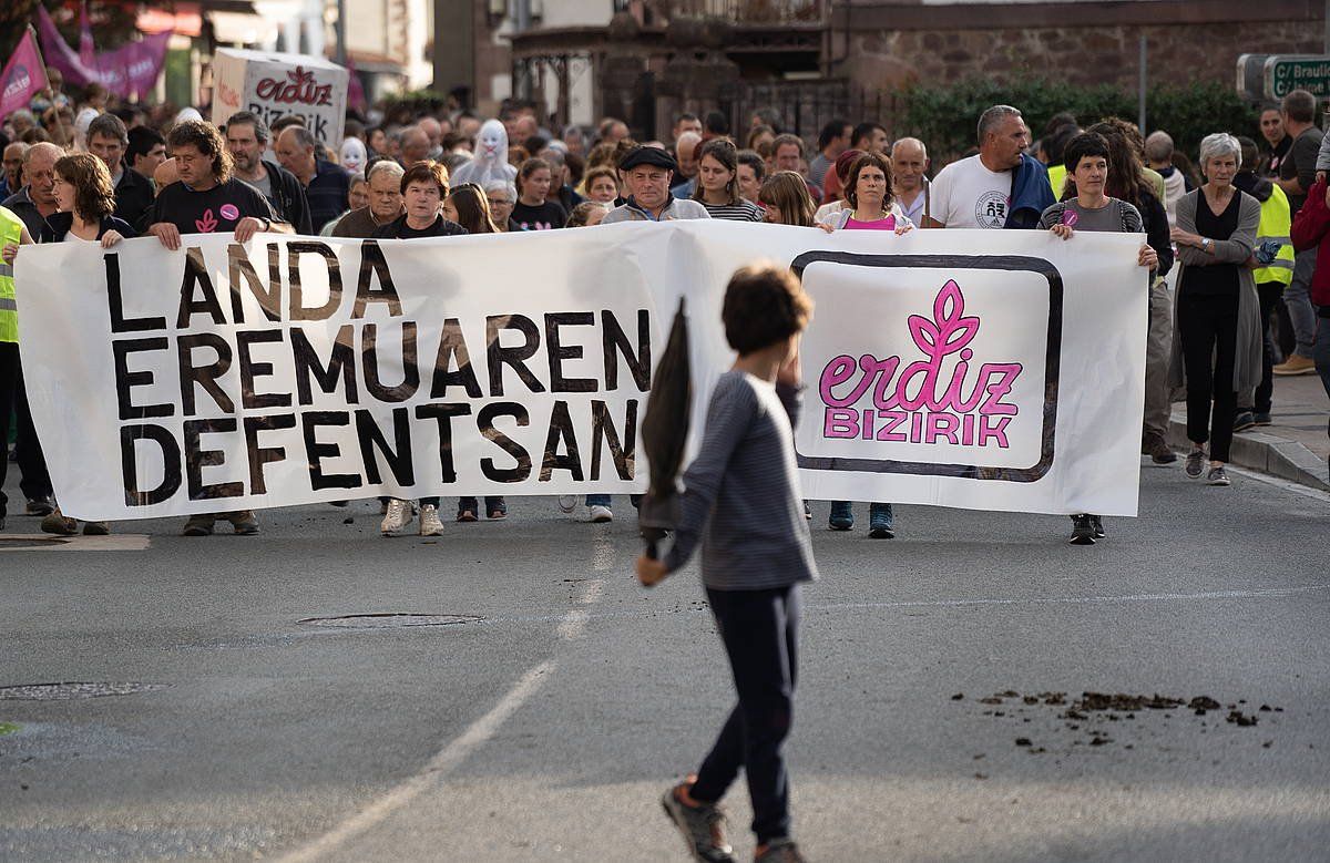 Erdiz Bizirik taldearen manifestazioa, iazko urriaren 12an, Elizondon. JAGOBA MANTEROLA / FOKU