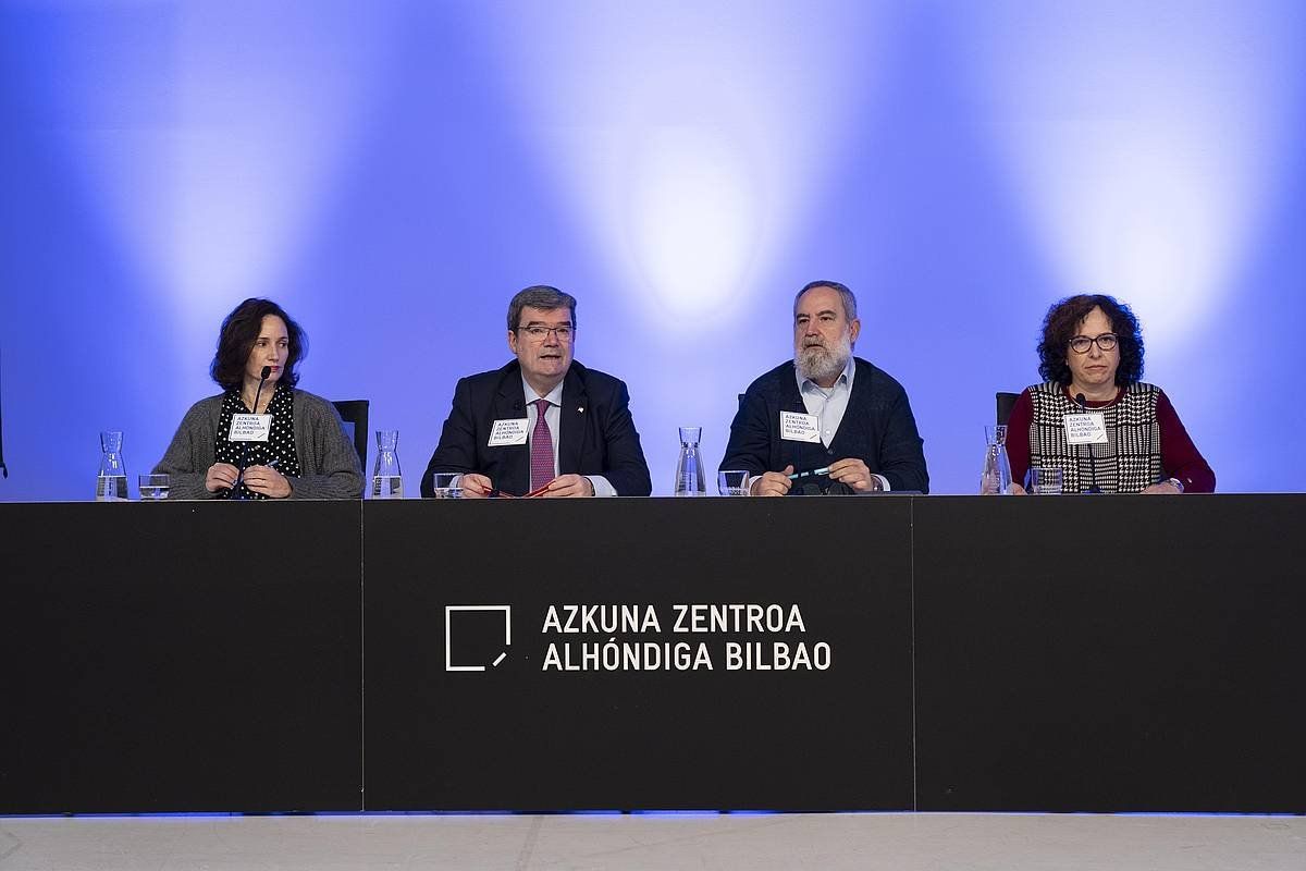 Rakel Esparza, Juan Mari Aburto, Fernando Perez eta Barbara Epalza, gaur goizean, Bilboko Azkuna Zentroan, urteko programazioa aurkezten. AZKUNA ZENTROA