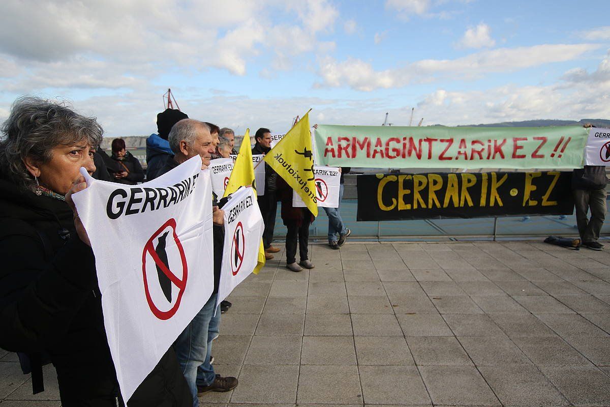 Gerrari Ez plataformaren elkarretaratzea, gaur, Santurtzin. OSKAR_MATXIN_EDESA/ FOKU