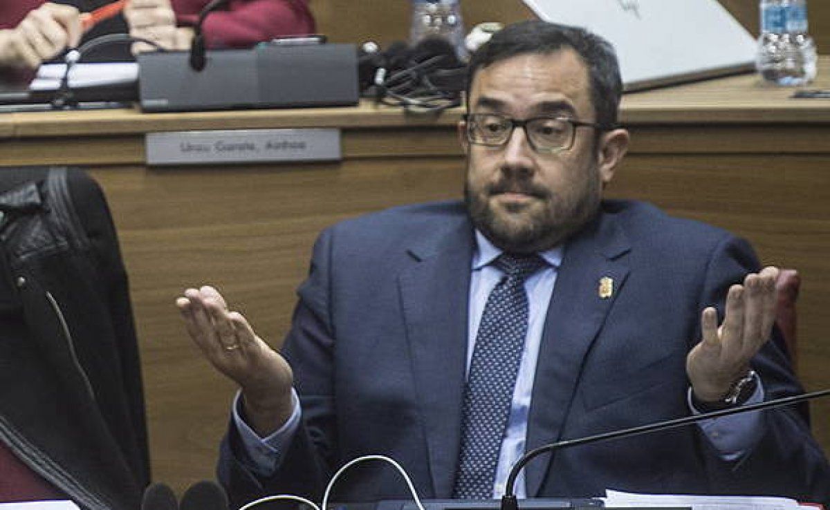 Javier Remirez, Nafarroako Gobernuko lehendakariordea, parlamentuan. JAGOBA MANTEROLA / FOKU