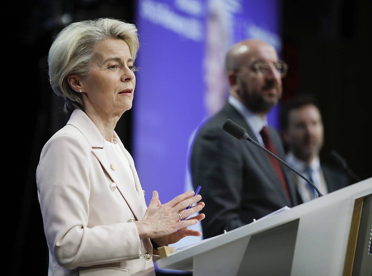 Europako Batzordeko presidente Ursula Von der Leyen, bart gauean, Bruselan. OLIVIER HOSLET, EFE