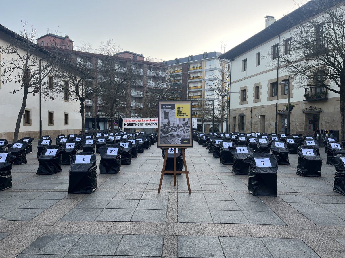 Tortura kasuak salateko Sortuk egindako ekimena, Arrasaten. SORTU
