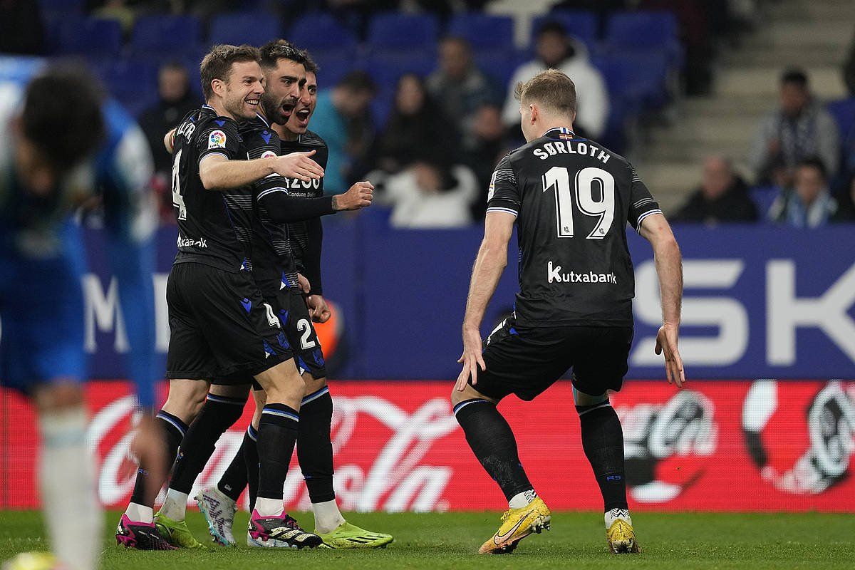 Alexander Sorloth, Realak sartutako bigarren gola ospatzen. ALEJANDRO GARCIA / EFE