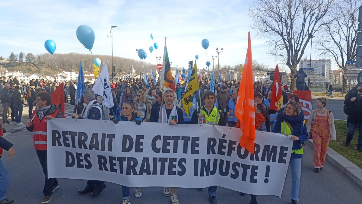 Erretreten erreformaren kontrako protesta, gaur, Baionan. BERRIA
