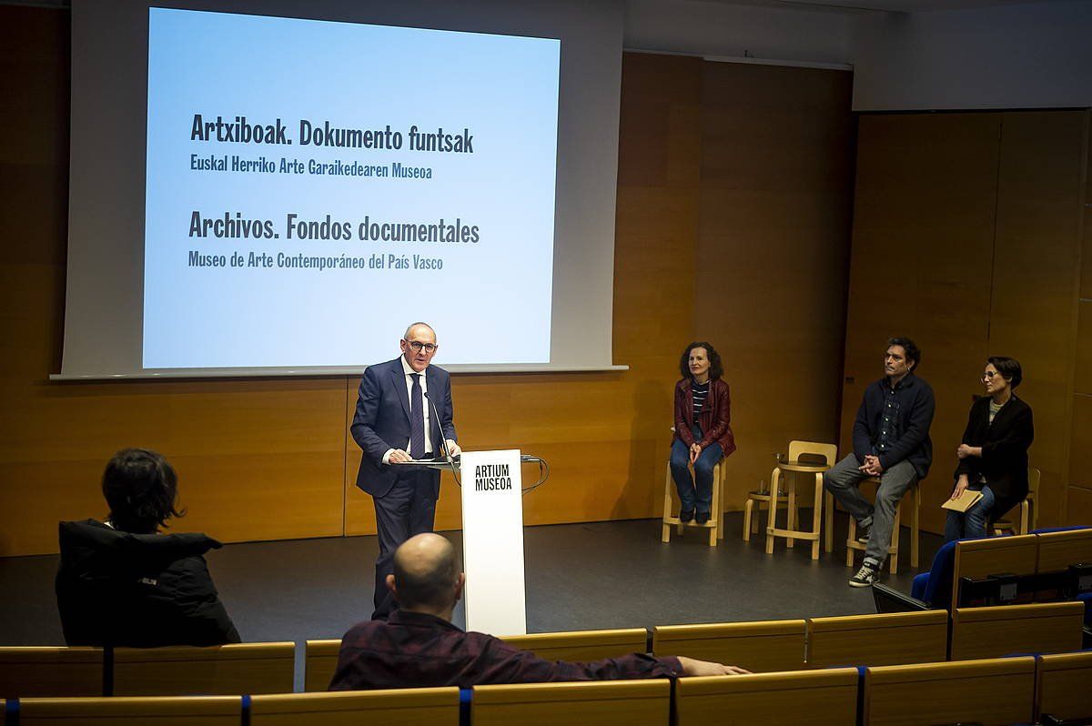 Ramiro Gonzalez, Elena Roseras, Gorka Lafuente eta Beatriz Herraez, gaur, Gasteizen. JAIZKI FONTANEDA/FOKU