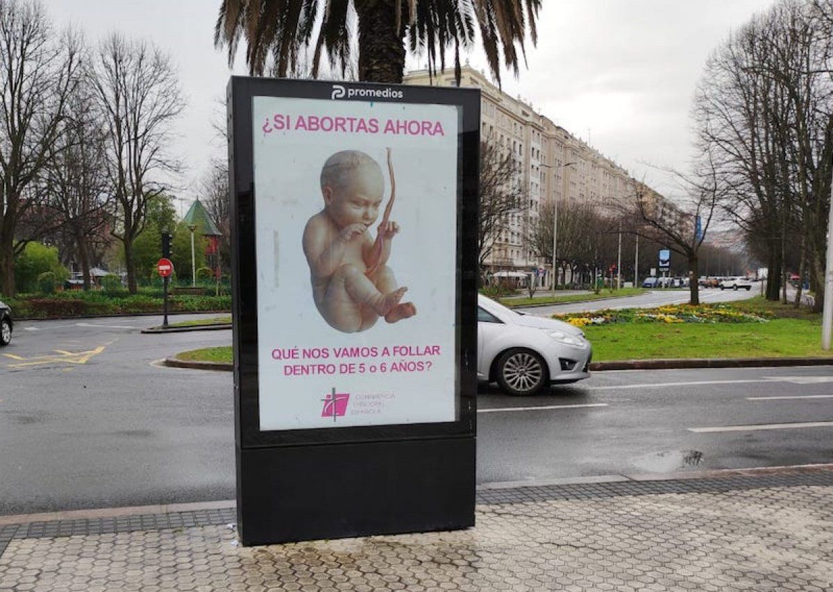 Donostian agerturiko kartela. IRUTXULOKO HITZA