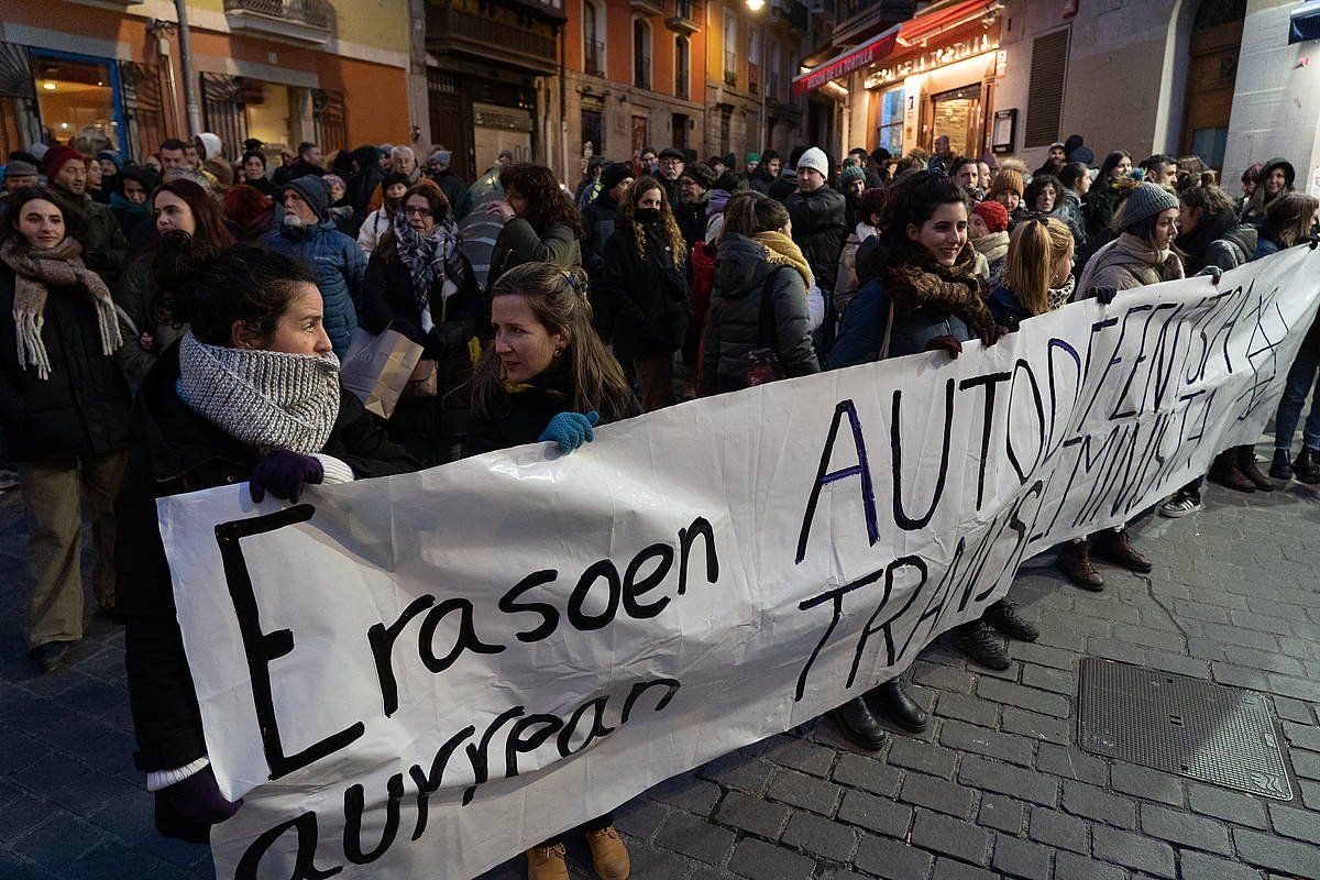 Sexu erasoen aurkako protesta bat, atzo, Iruñean. JAGOBA MANTEROLA / FOKU