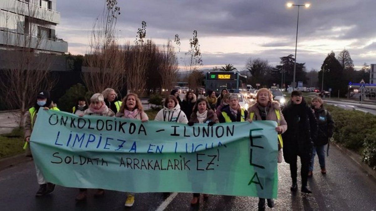 Gipuzkoako Onkologikoko garbitzaileak, greban. ELA