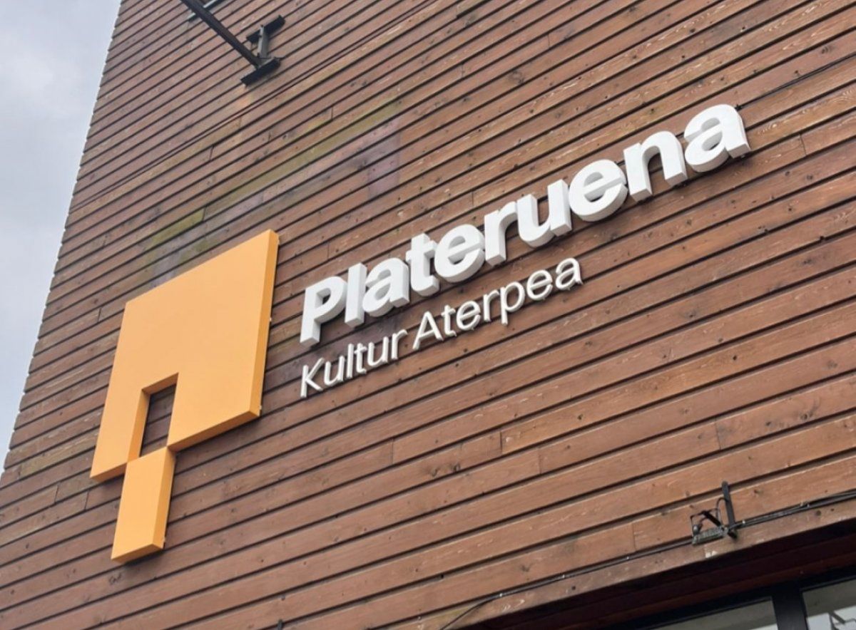 Durangoko Plateruena Kultur Aterpearen fatxada. @PLATERUENAKULTURATERPEA