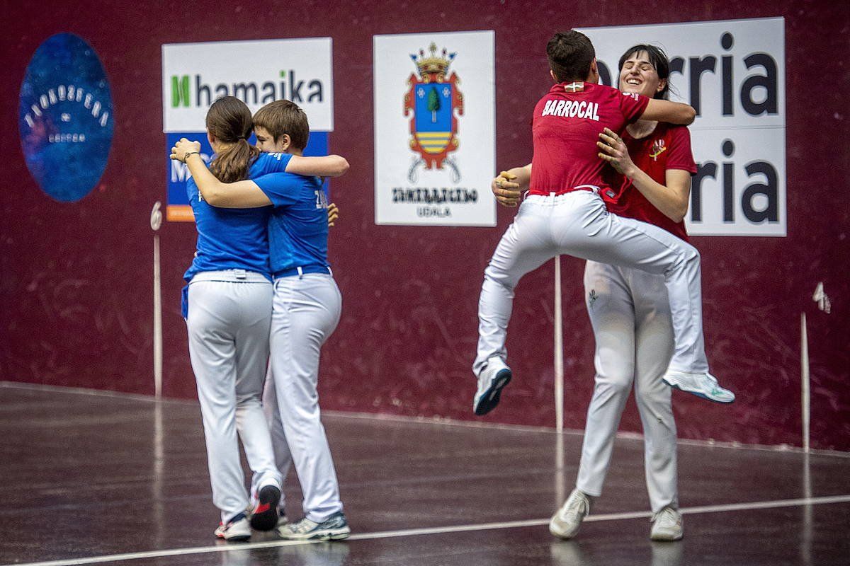 Lau finalistak partida amaitu berritan, gaur, Zumarragan (Gipuzkoa). GORKA RUBIO / FOKU