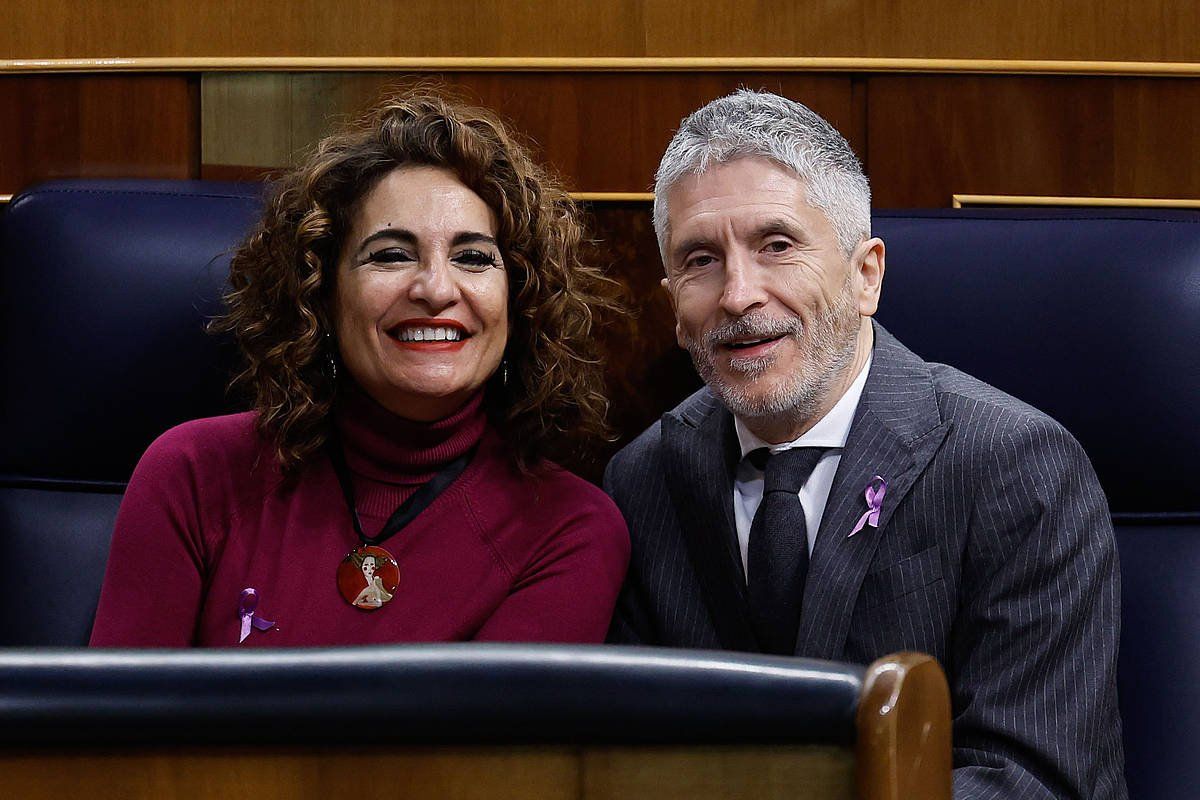 Fernando Grande-Marlaska eta María Jesus Montero Ogasuneko Ministroa, gaur, kongresuan. CHEMA MOYA/EFE