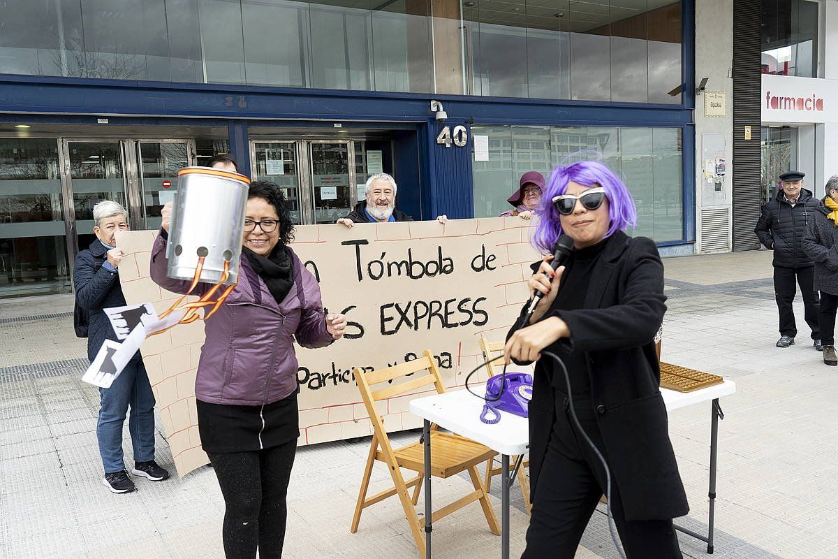 SOS Arrazakeriak eta mugimendu feministak Iruñean egin duten protesta. IÑIGO URIZ / FOKU
