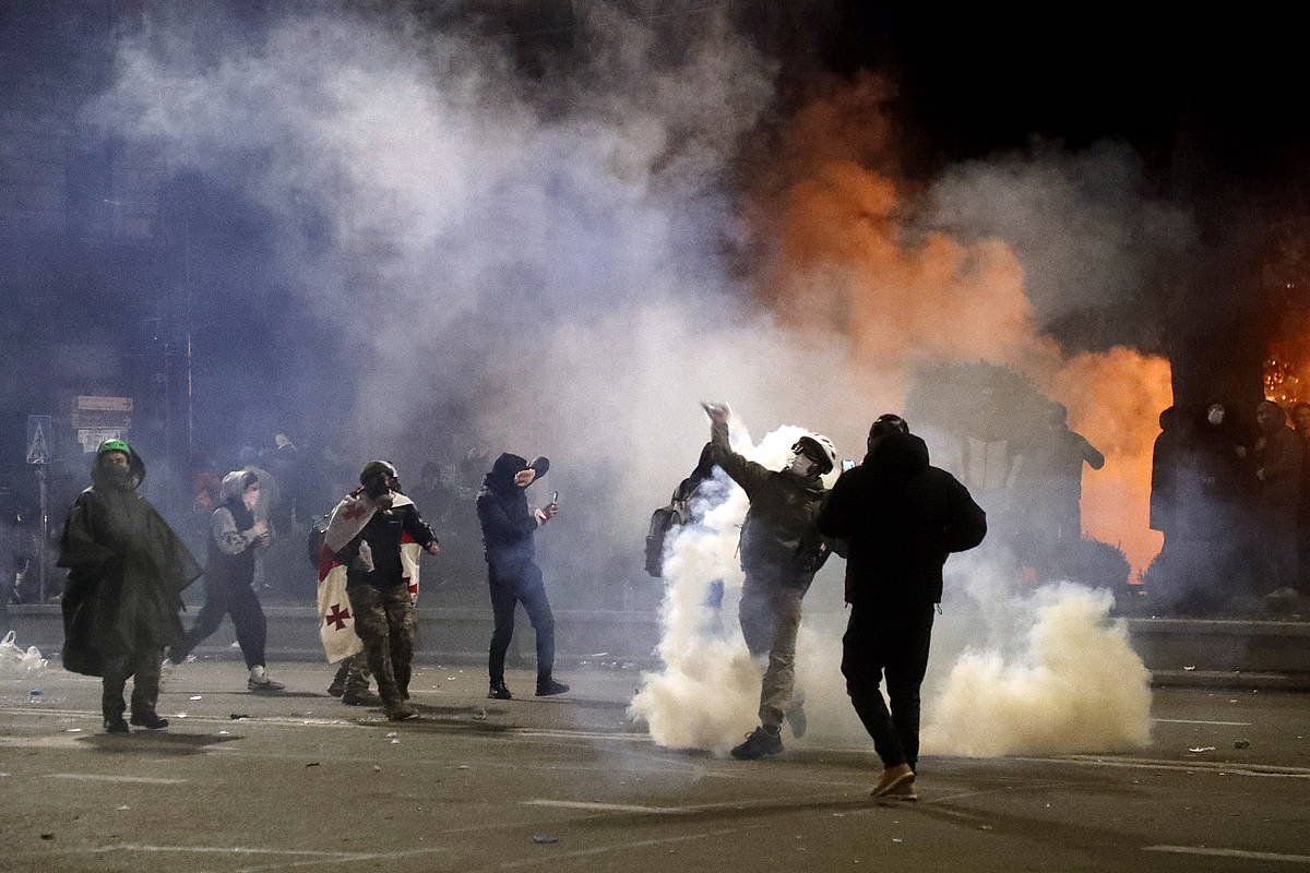 Georgiako protestak, atzo. ZURAB KURTSIKIDZE/ EFE