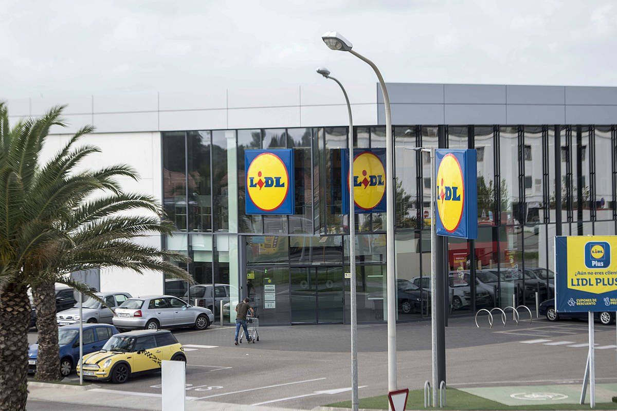 Lidl kateko supermerkatu bat. DAVID ARQUIMBAU/ EFE