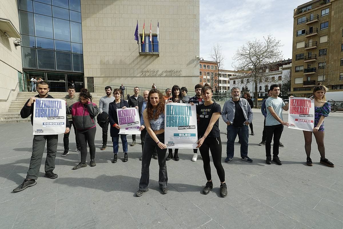 Euskalgintzako eragileen agerraldia, gaur goizean, Donostian. MAIALEN ANDRES / FOKU