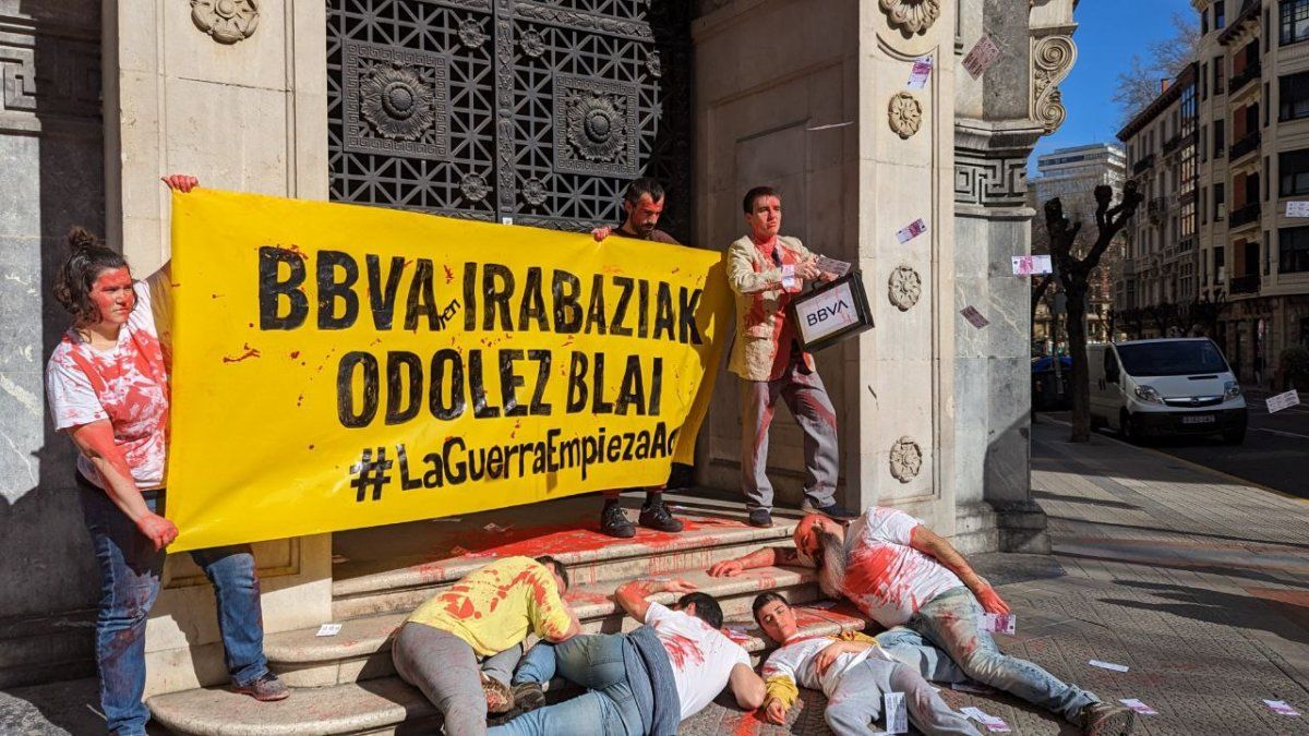 Gaurko protesta BBVAren egoitzaren aurrean. KEM-MOC Gaurko protesta BBVAren egoitzaren aurrean. KEM-MOC