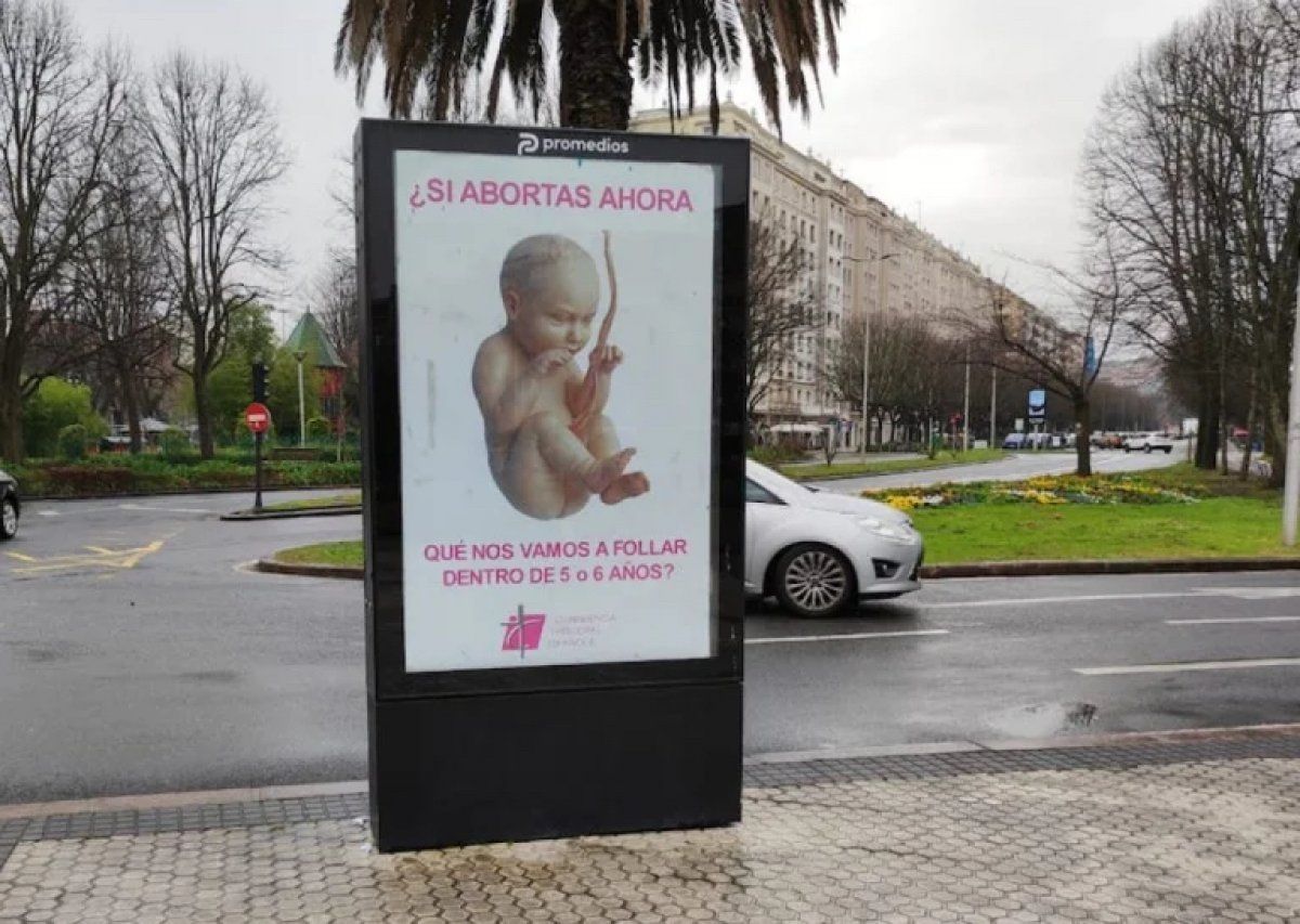 Donostian otsailean agerturiko kartela. IRUTXULOKO HITZA