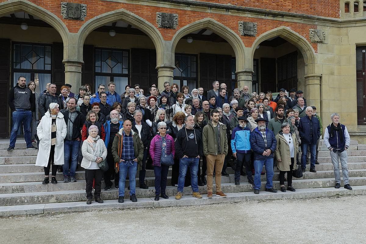 Etxeraten elkarretaratzea goizean, Donostian. MAIALEN ANDRES  FOKU