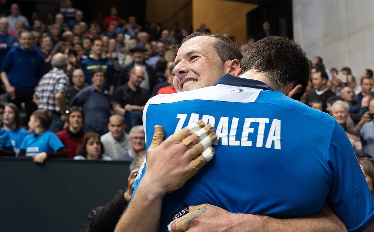 Zabaleta eta Elordi garaipena ospatzen, gaur, Iruñean. JAGOBA MANTEROLA / FOKU