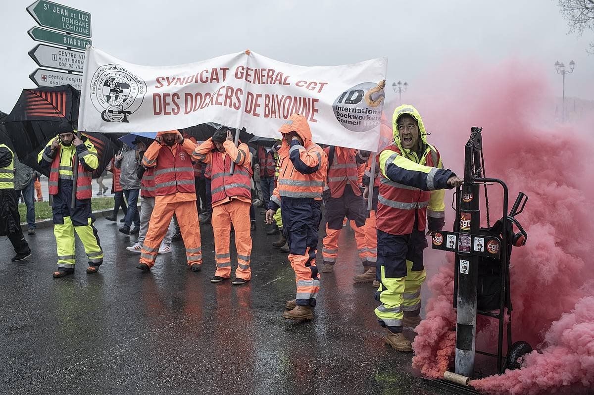 Erretreten erreformaren aurkako manifestazioa Baionan, portuko langileak. PATXI BELTZAIZ
