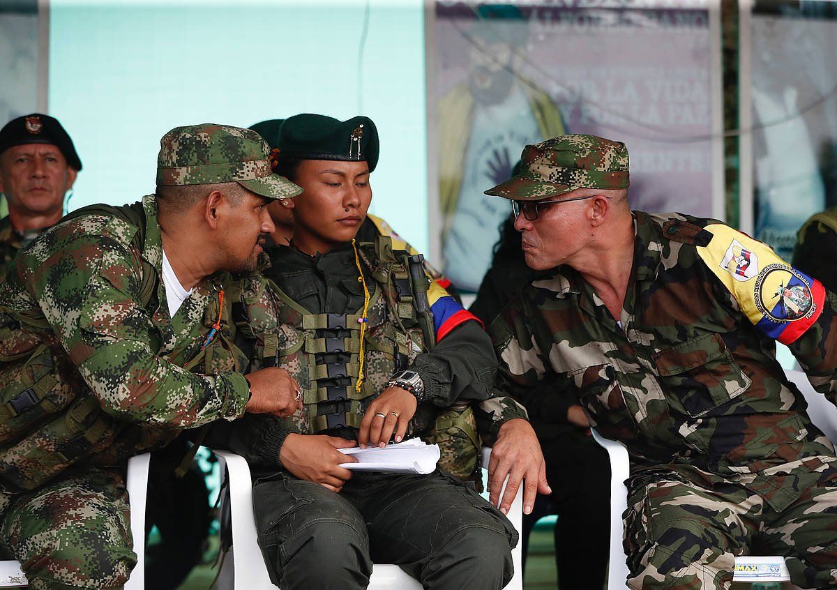 Estatu Nagusi Zentrala gerrillako buruak, atzo, Caquetan egindako agerraldian. ERNESTO GUZMAN, EFE