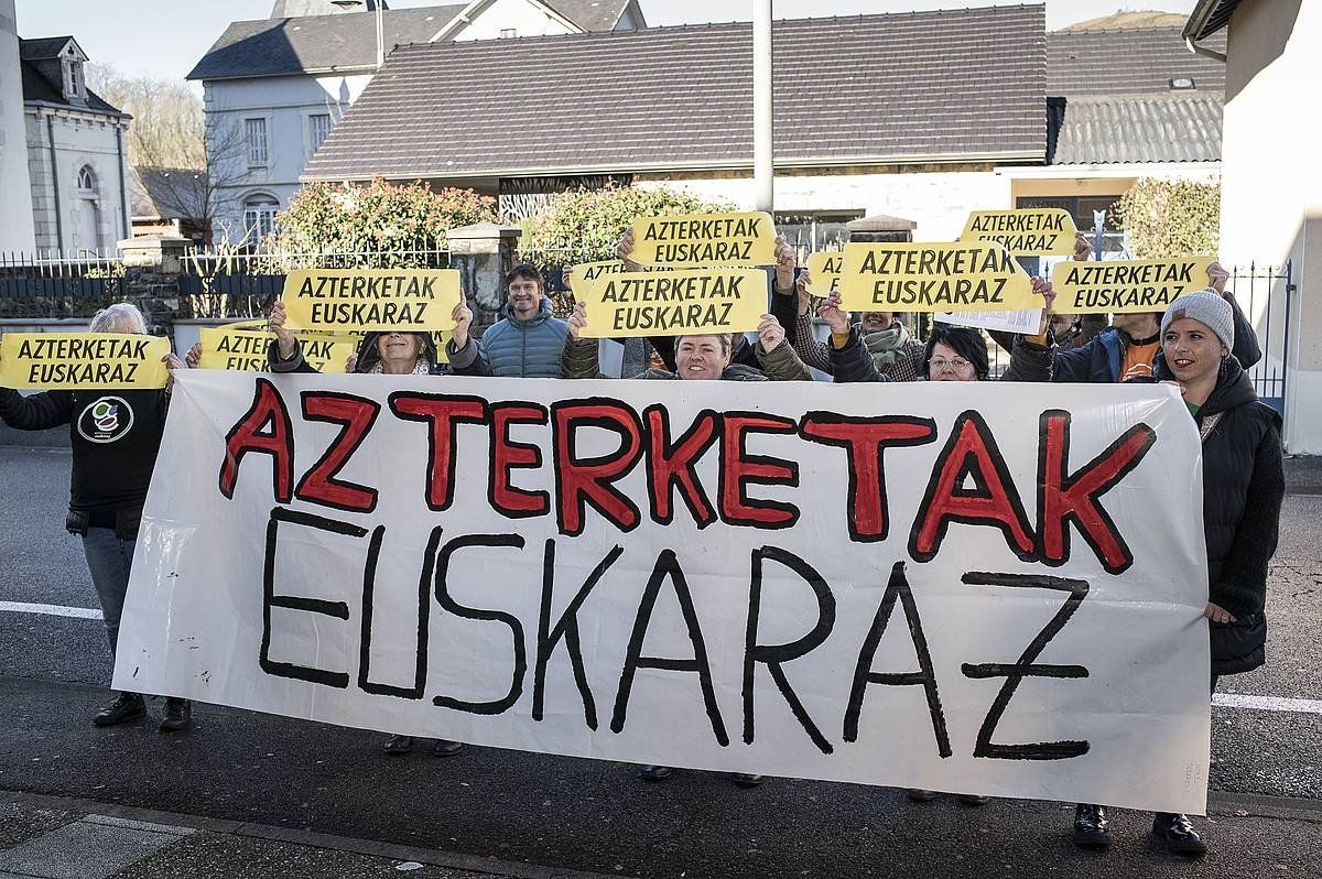 Azterketak euskaraz egitearen aldeko protesta, otsailean, Sohütan. PATXI BELTZAIZ