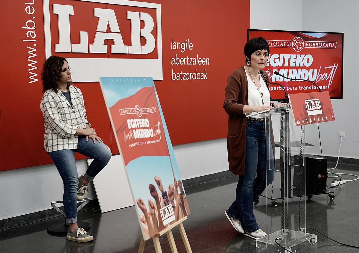 Garbiñe Aranburu LABeko kooordinatzaile orokorra M1eko mobilizazioen berri emateko agerraldian. MARISOL RAMIREZ / FOKU