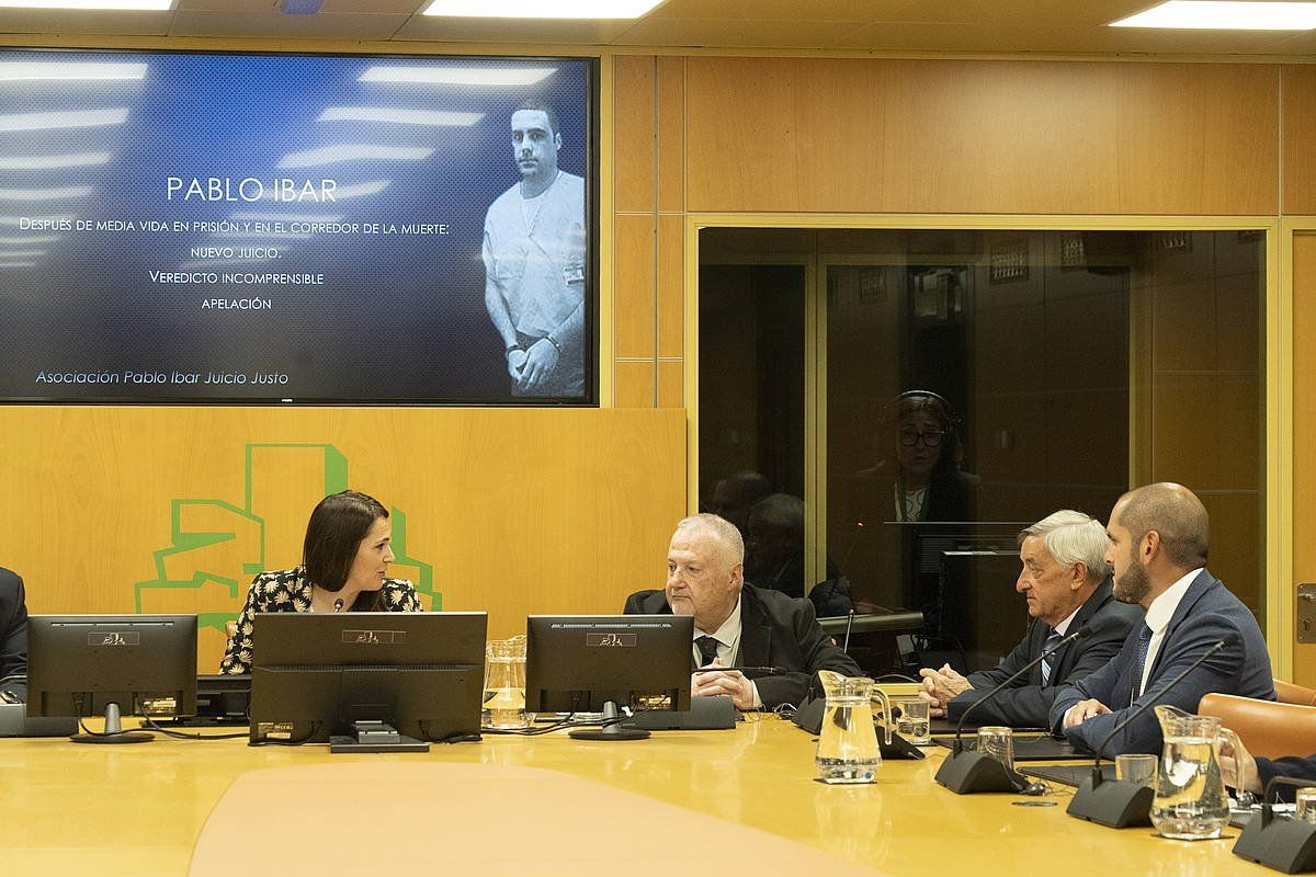 Pablo Ibar Bidezko Elkartearen agerraldia, astertean, Eusko Legebiltzarrean. RAUL BOGAJO/ FOKU