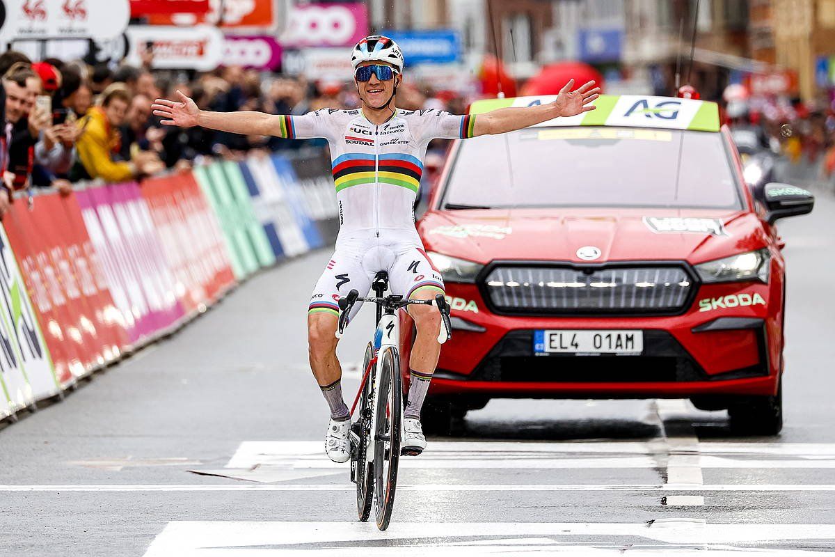 Remco Evenepoel, gaur, Liejako helmugan. JULIEN WARNAND / EFE