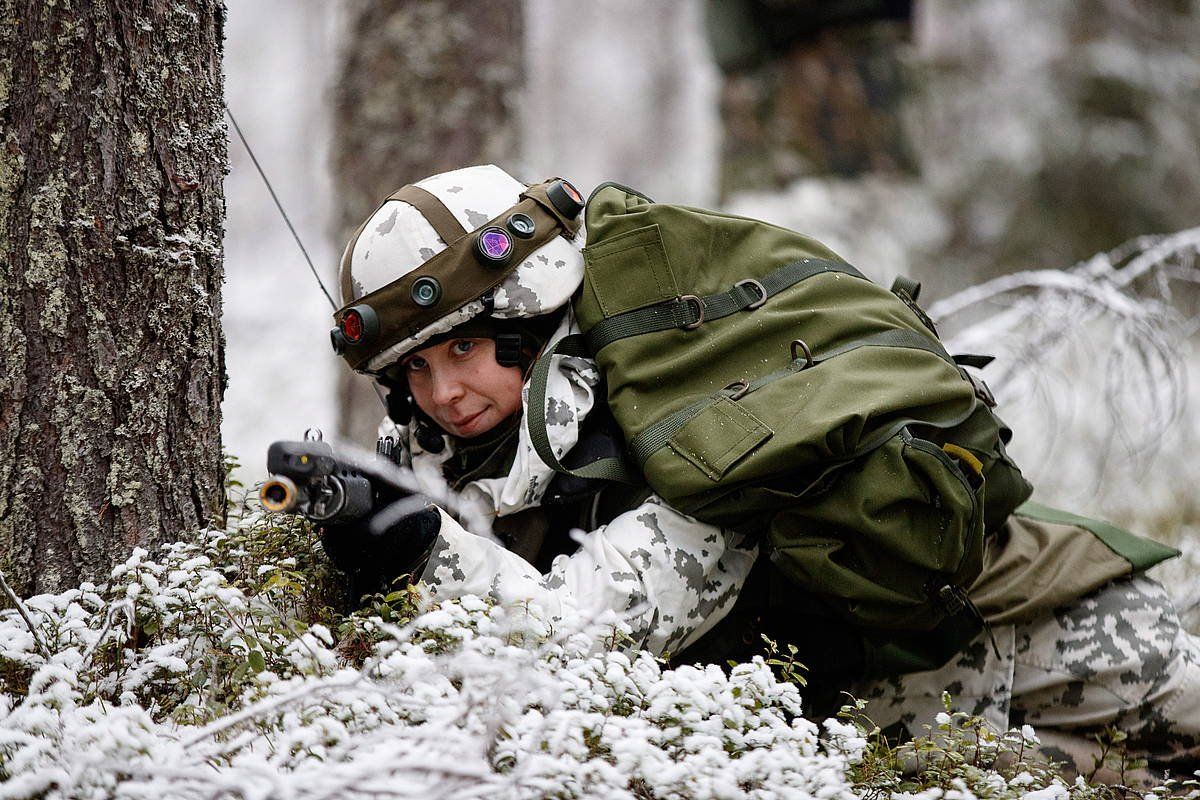 Finlandiako soldadu bat, armadako ariketa militarrean, iazko azaran, Nurmesen. TOMI HANNINEN / EFE