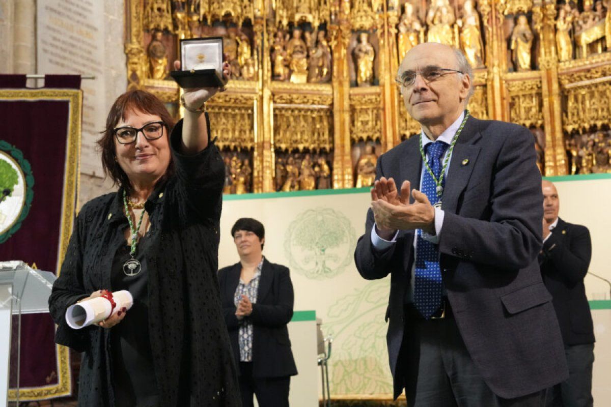 Miren Agur Meabe Lekeitioko baselizan, euskaltzain oso kargua hartzeko irakurtaldian. LEKEITIOKO UDALA