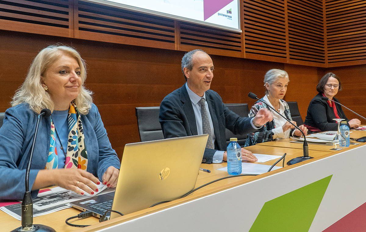 Gaztenpresaren 2022ko memoriaren aurkezpena, gaur, Donostiako Kursaal Jauregian. ANDONI CANELLADA / FOKU