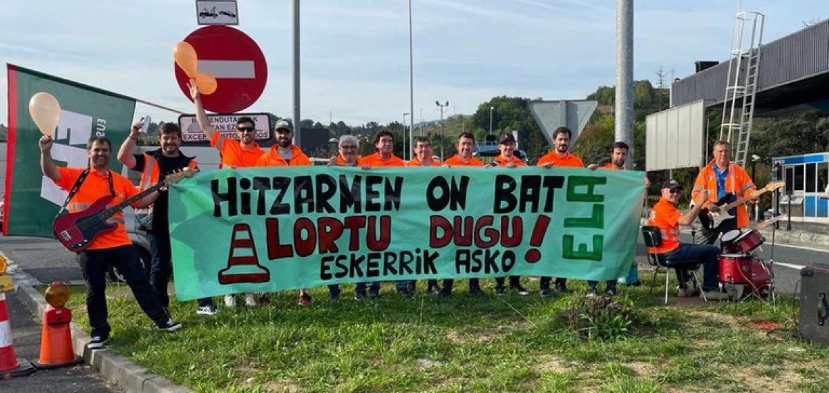 Grebalariak, hitzarmen berria ospatzen. ELA