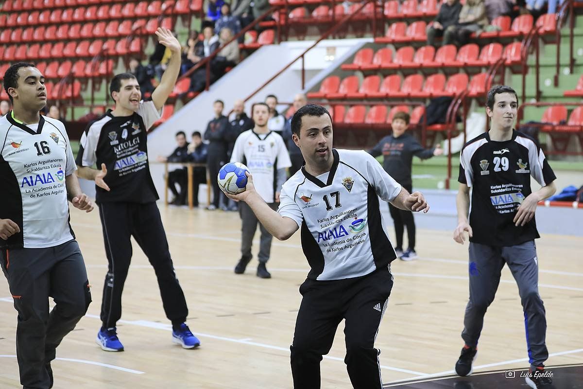 Gipuzkoako Kirol Egokituko Federazioak antolatuta aurten Zarautzen egin duten eskubaloi egokituko jardunaldietako bat. GIPUZKOAKO KIROL EGOKITUKO FEDERAZIOA