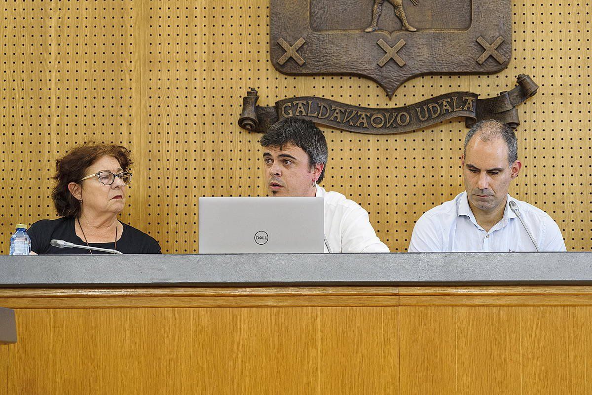 Udal gobernuko kideen mozioa onartu dute, «bizikidetza mahai» bat eratzeko. Argazkian, Iñigo Hernando, Galdakaoko alkatea. ARITZ LOIOLA / FOKU