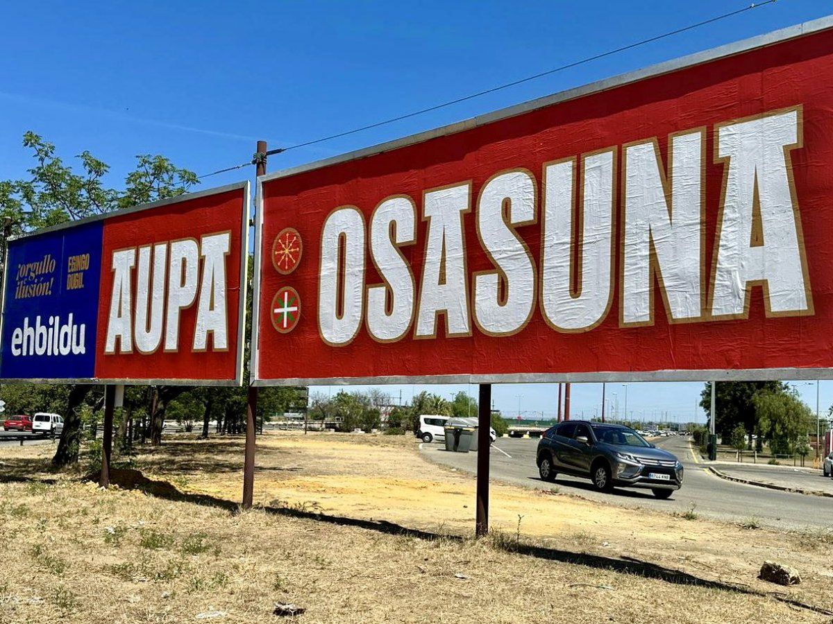 EH Bilduren iragarkia, Sevillan, Cartuja estadioaren ondoan. EH BILDU