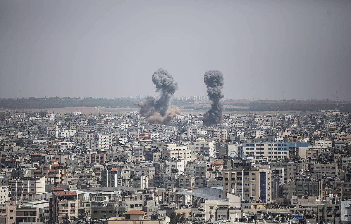 Kea Gaza hirian, gaur, Israelgo armadaren bonbardaketa baten ondoren. HAITHAM IMAD / EFE