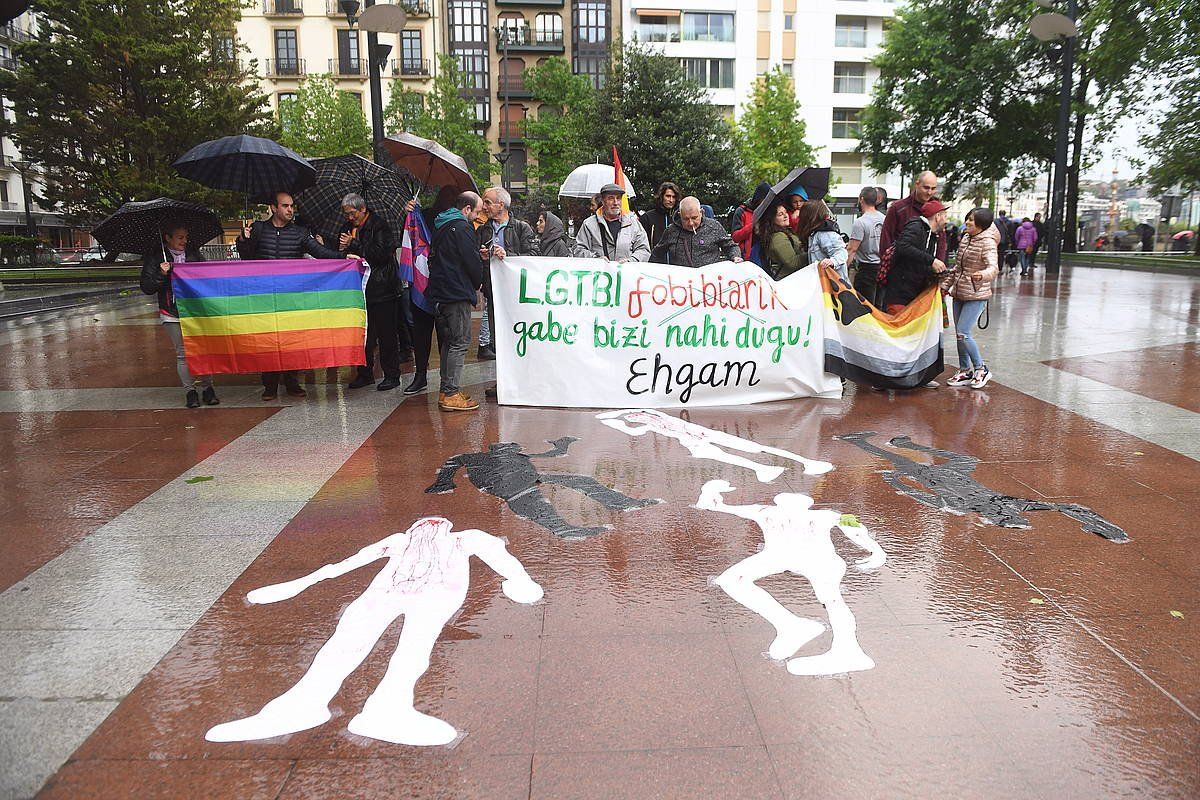 LGTIBfobiaren kontrako elkarretaratzea, Donostian, artxiboko irudi batean. JON URBE / FOKU