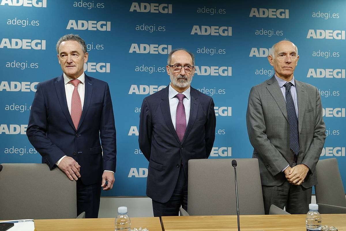 Jose Miguel Aierza, Eduardo Junkera eta Patxi Sasigain, urtarrileko agerraldian. MAIALEN ANDRES / FOKU