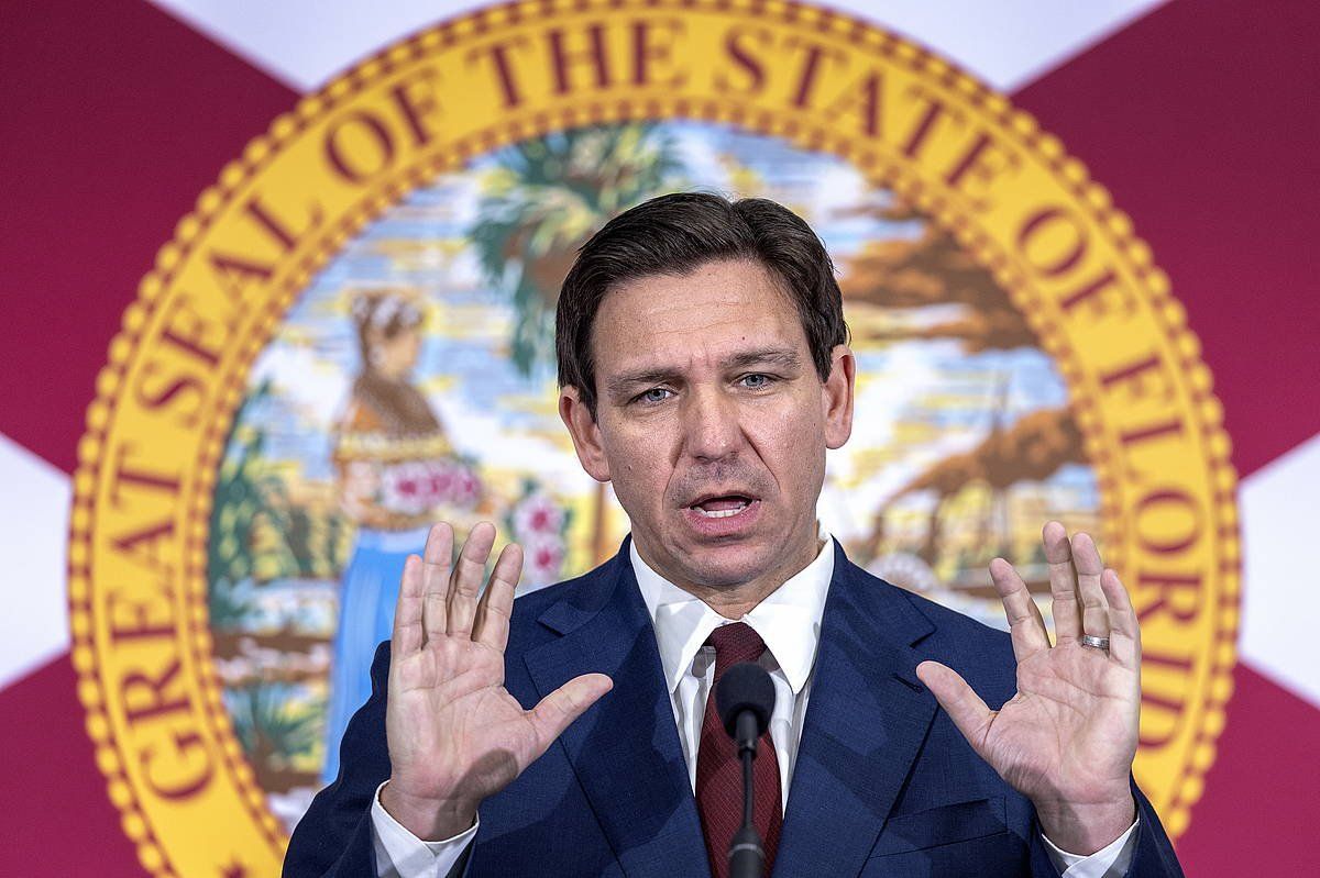 Ron DeSantis Floridako gobernadorea, hilaren 9ko ekitaldi batean, Miamin. CRISTOBAL HERRERA-ULASHKEVICH / EFE