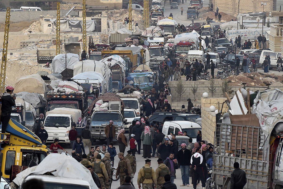Errefuxiatu siriarrak Libanoko Arsal barrutia utzi eta Siriara itzultzeko prestatzen, iaz. WAEL HANZEH, EFE