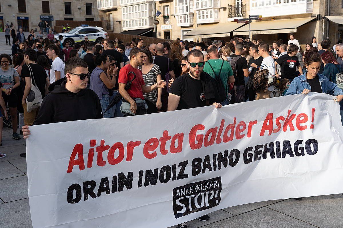 Barbadoren eta Zelaiaren aldeko elkarretaratzea, duela hilabete, Gasteizen. JAGOBA MANTEROLA / FOKU