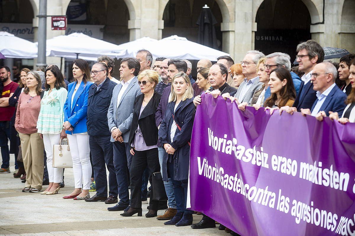 Gasteizko Udalak gaur eguerdian deitutako protesta. JAIZKI FONTANEDA/ FOKU