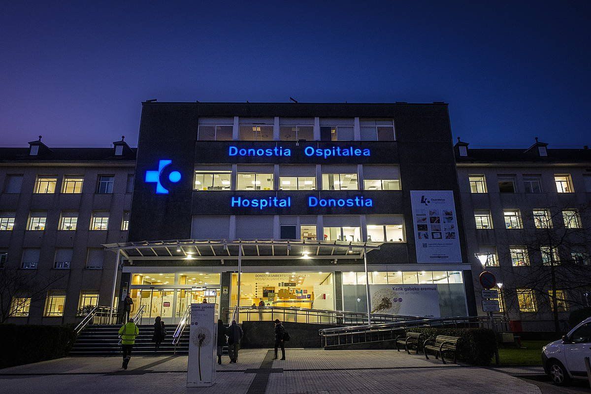 Donostia ospitalean ingresatu dute pazientea. JON URBE /FOKU