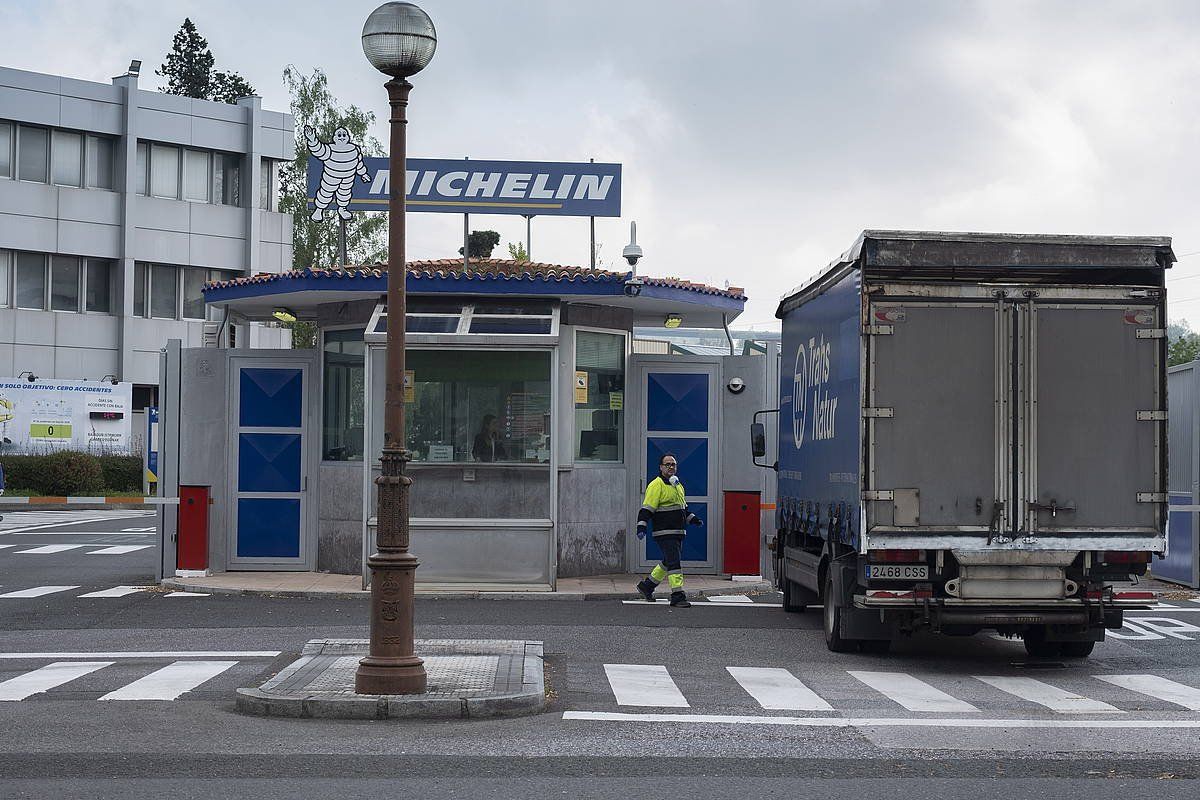 Michelinek Lasarte-Orian duen lantegiko sarrera. JON URBE (FOKU)