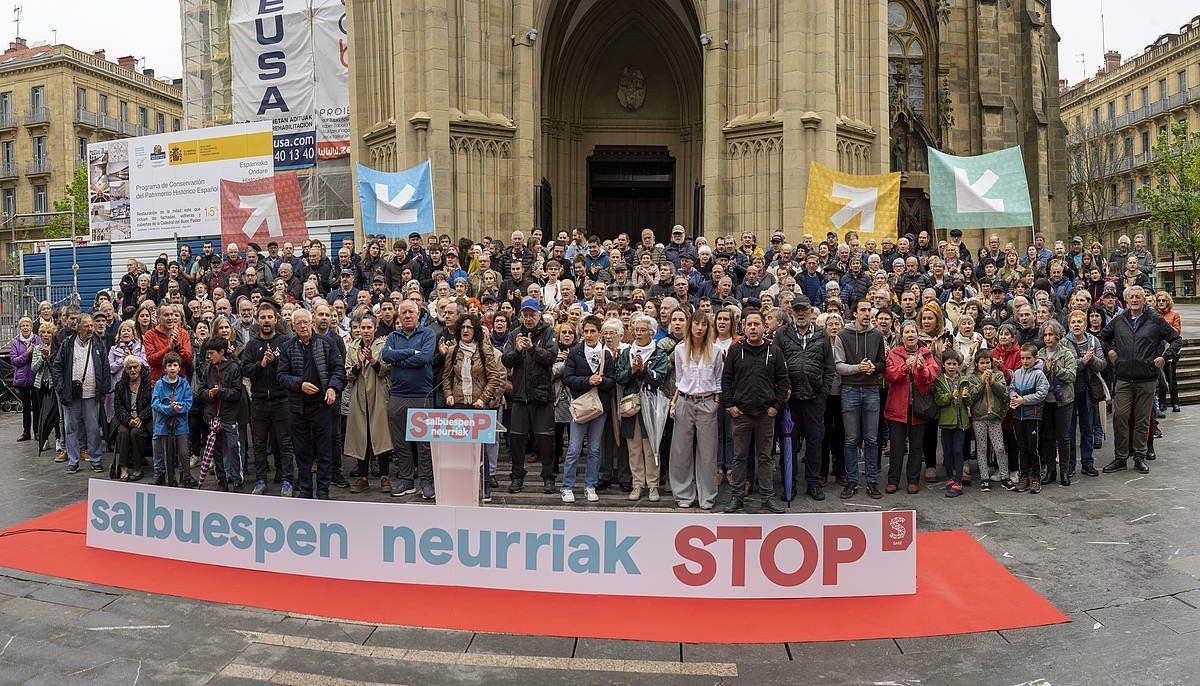 Sarek apirilaren 29an Donostian eginiko elkarretaratzea, euskal presoei salbuespen neurriak jartzearen aurka. GORKA RUBIO / FOKU