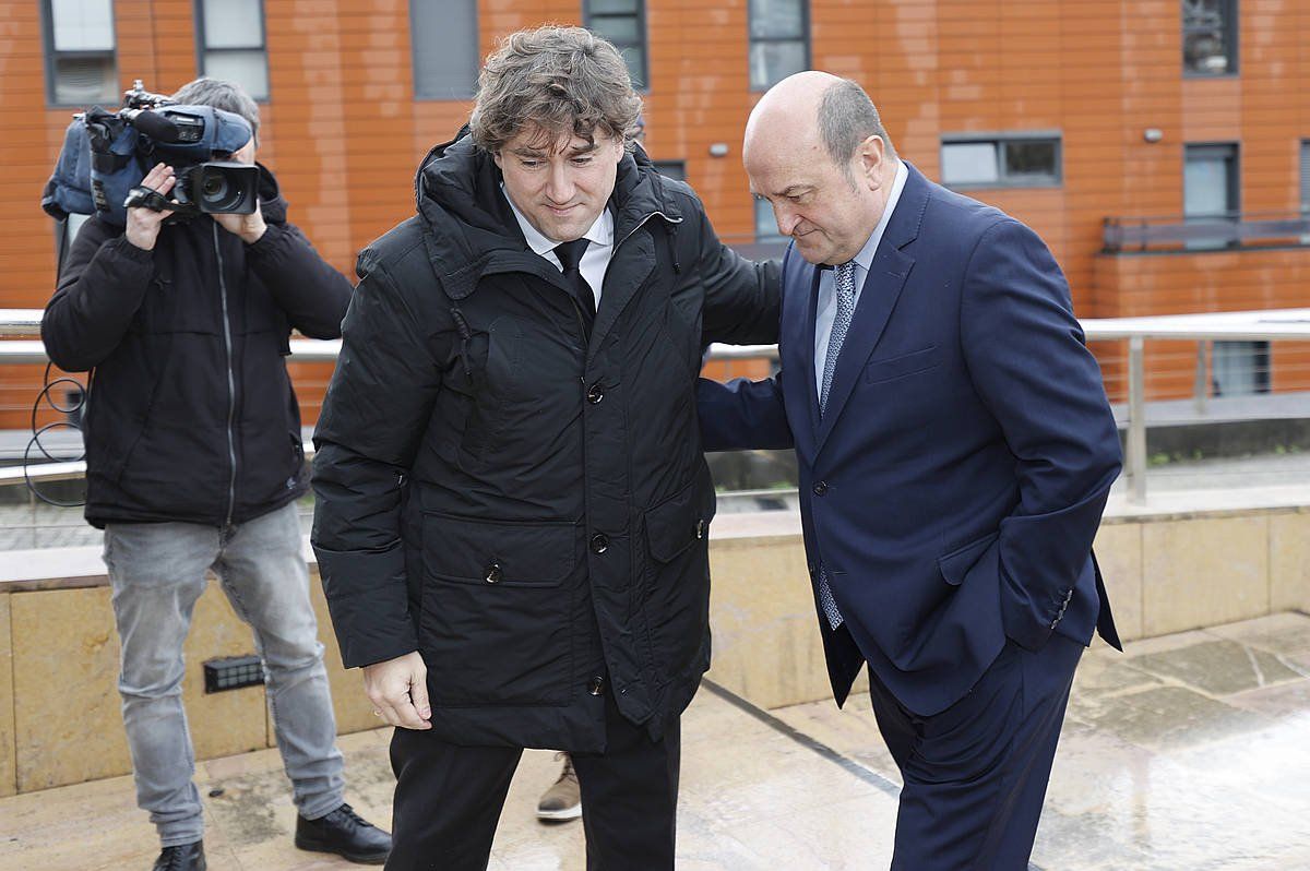 Eneko Andueza eta Andoni Ortuzar, artxiboko irudian. LUIS TEJIDO/ EFE Eneko Andueza eta Andoni Ortuzar, artxiboko irudian. LUIS TEJIDO/ EFE