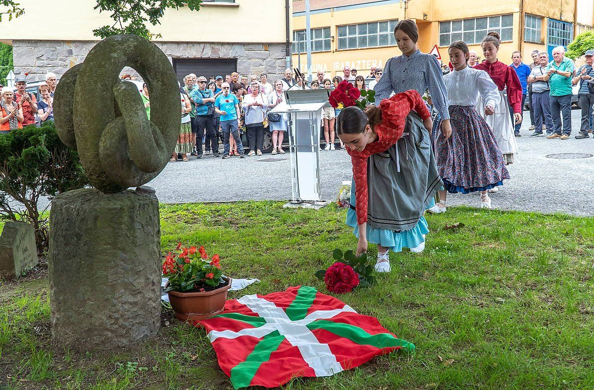 Ina Zeberioren aldeko ekitaldia, atzo, Lizartzan (Gipuzkoa). ANDONI CANELLADA / FOKU