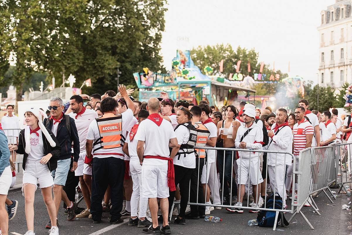 Baionako hirigunera sartzeko kontrola, iaz. Bestetarako sarrera ordaindu beharko da aurten ere, eta garestiago. GUILLAUME FAUVEAU